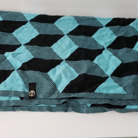 Ivivva by Lululemon Wrap Up & Go Scarf - Picture 3 of 9